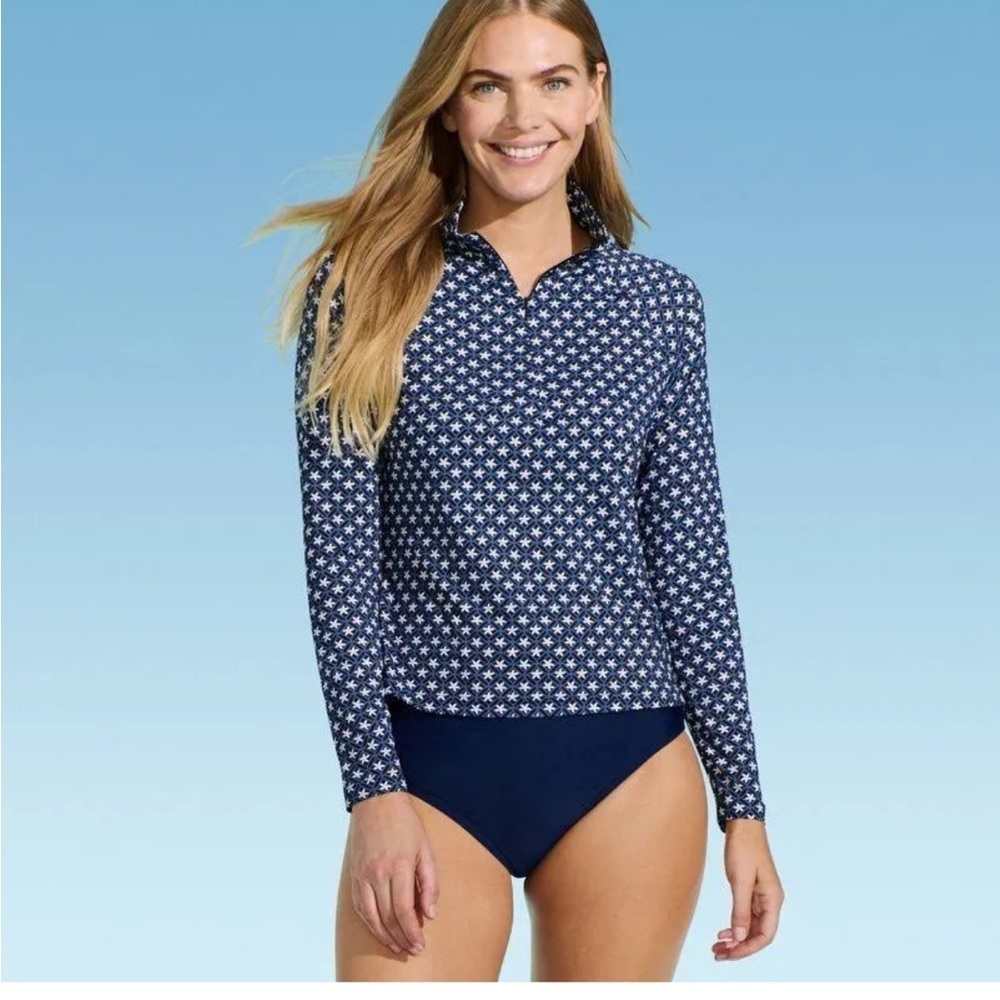 Lands' End Women's Geo Print
Quarter Zip Rash Guard new
